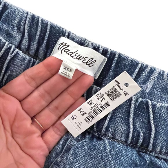 Madewell XXS Pull-On Relaxed Jeans in Beswick Wash - Picture 4 of 10